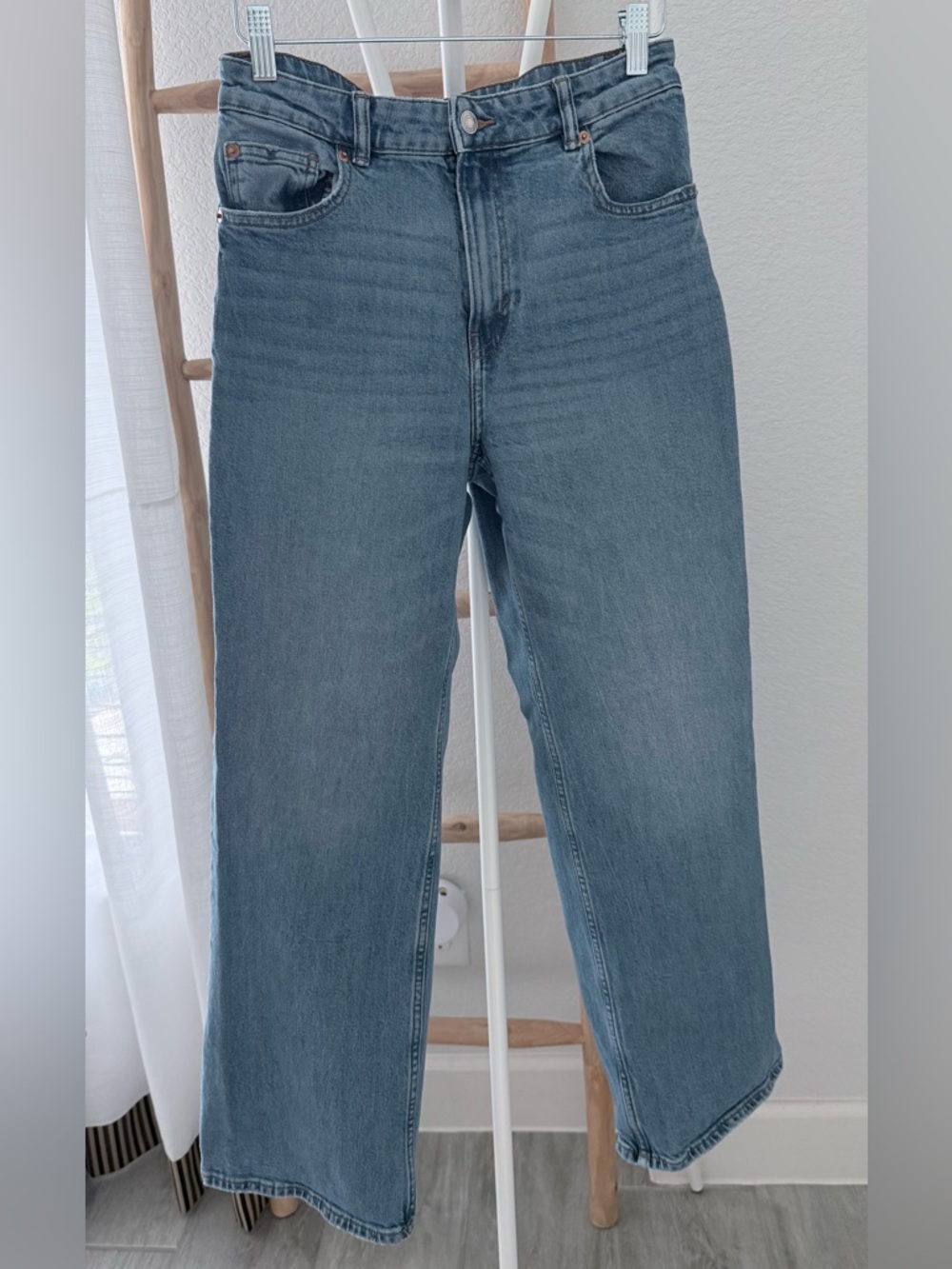 H&M High Rise Wide Leg Jeans - Picture 2 of 6